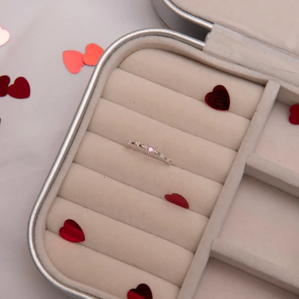 Anel Coração Rosa e 4 Zircônias Cristal Separadas