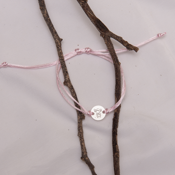 Pulseira Fio de Seda Ajustável Rosa Bebê com Medalha Gravação Menina